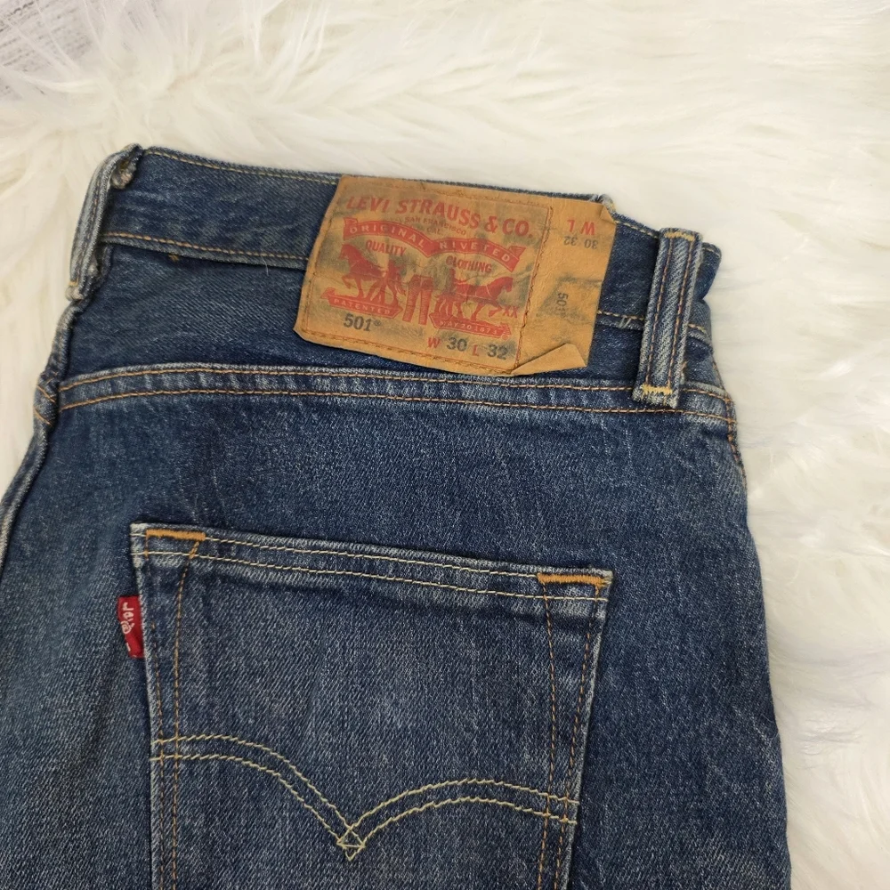 Levi's 501 Original Fit Men's Medium Wash Straight Leg Jeans